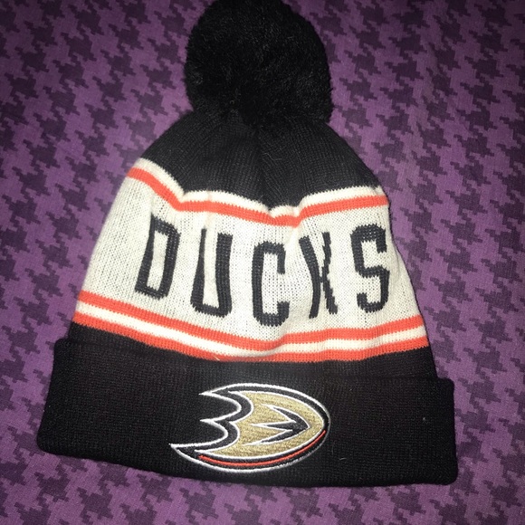 Anaheim Ducks Pom Beanie - Picture 1 of 2
